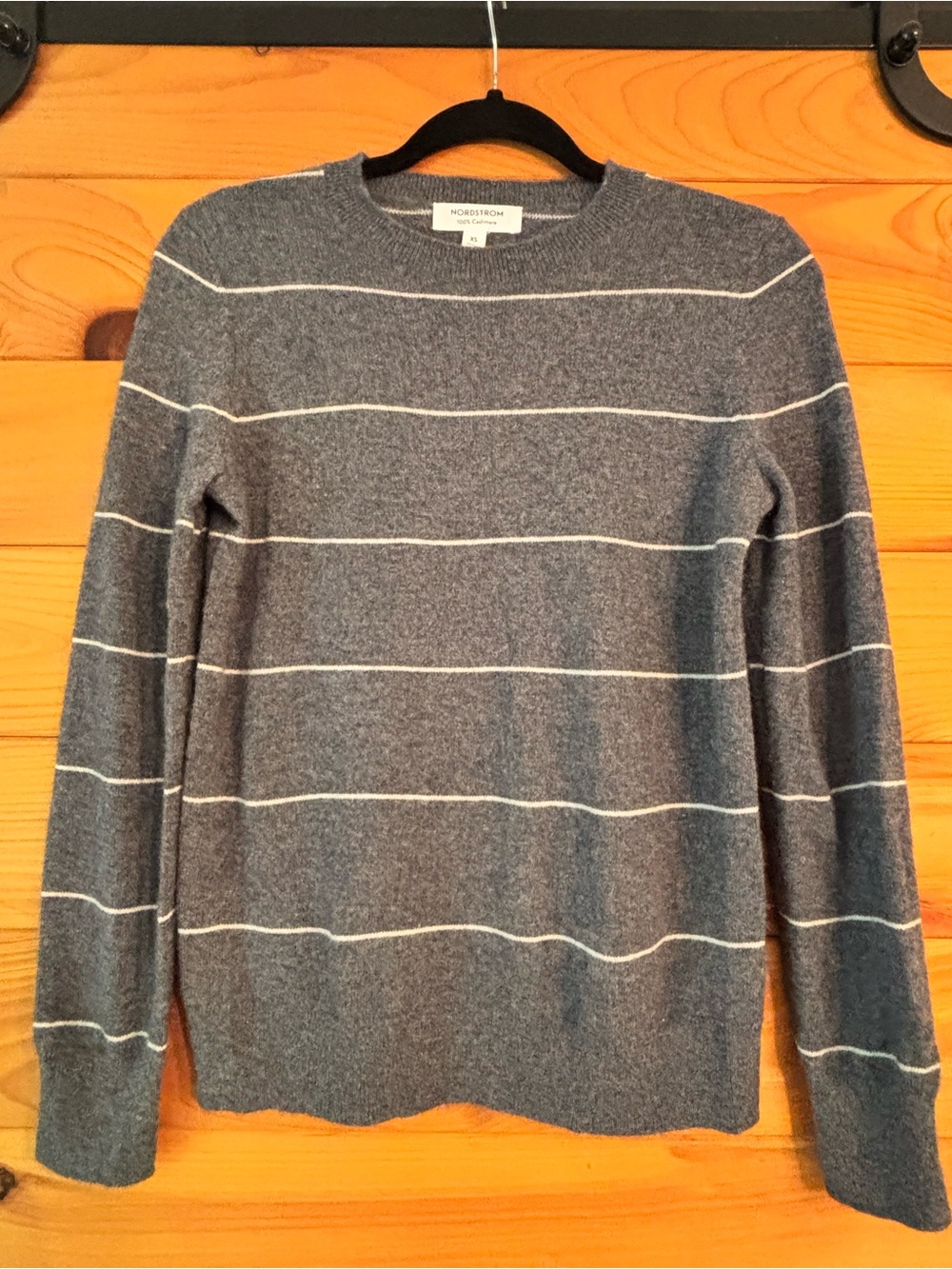 Cashmere 100% Women's Gray Crewneck Sweater with White Stripe Accents